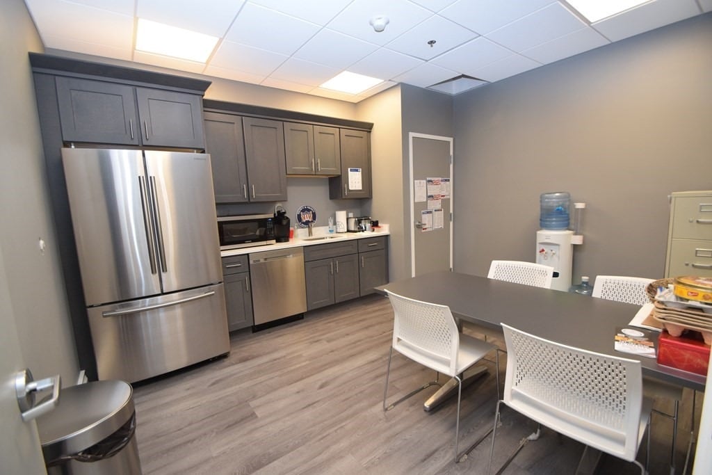 181 S Franklin St, Holbrook, MA 02343 - Unité 400 - - Photo intérieure - Image 1 of 8