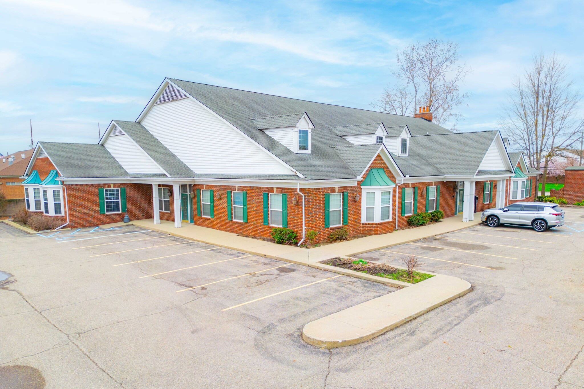 2104 E Eleven Mile Rd, Warren, MI for lease Building Photo- Image 1 of 15