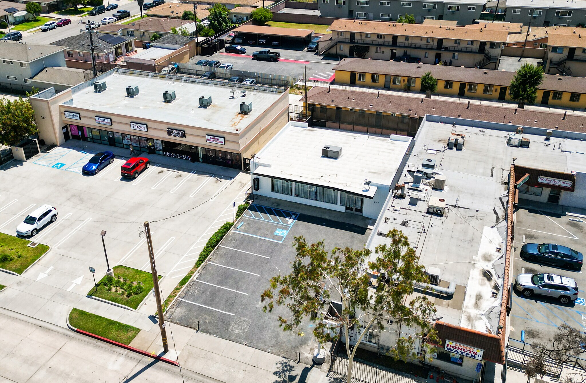 209 E Beverly Blvd, Montebello, CA à louer Photo principale- Image 1 de 10