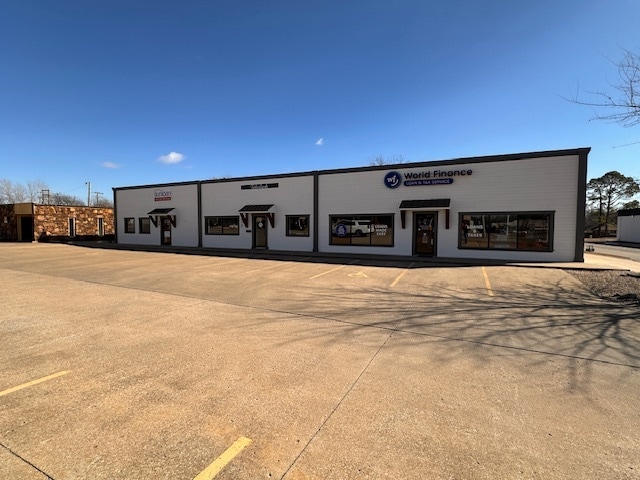400-404 N Lynn Riggs Blvd, Claremore, OK for lease Primary Photo- Image 1 of 20