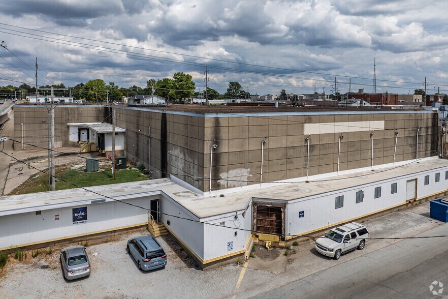 680 W Tampa St, Springfield, MO à louer - Photo du bâtiment - Image 2 de 4