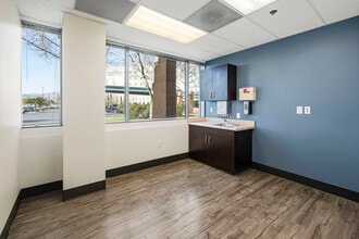 653 N Town Center Dr, Las Vegas, NV à louer Photo intérieure- Image 2 de 8