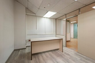 Retail in Barcelona, Barcelona for lease Interior Photo- Image 1 of 26