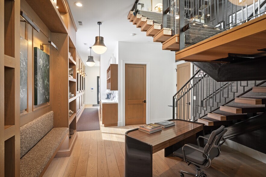 4554 Forestdale Dr, Park City, UT for lease - Lobby - Image 3 of 30