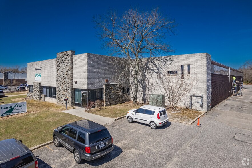 81 Modular Ave, Commack, NY à vendre - Photo principale - Image 1 de 1