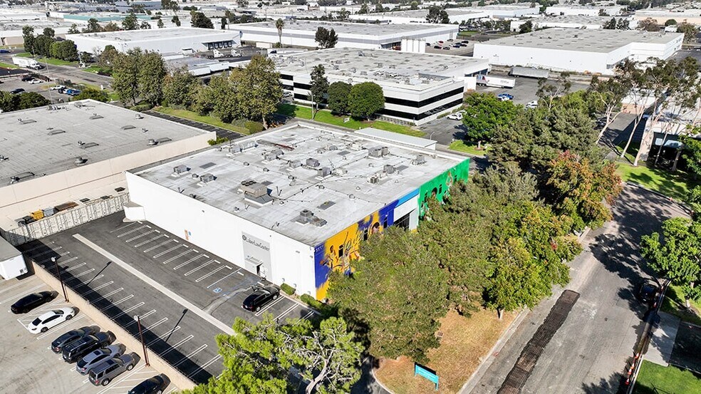 3501 W Garry Ave, Santa Ana, CA à louer - Photo du bâtiment - Image 2 de 43