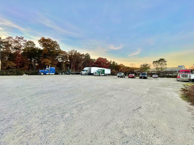 3120-3130 Rt-112, Medford, NY à vendre - Photo du bâtiment - Image 3 de 18