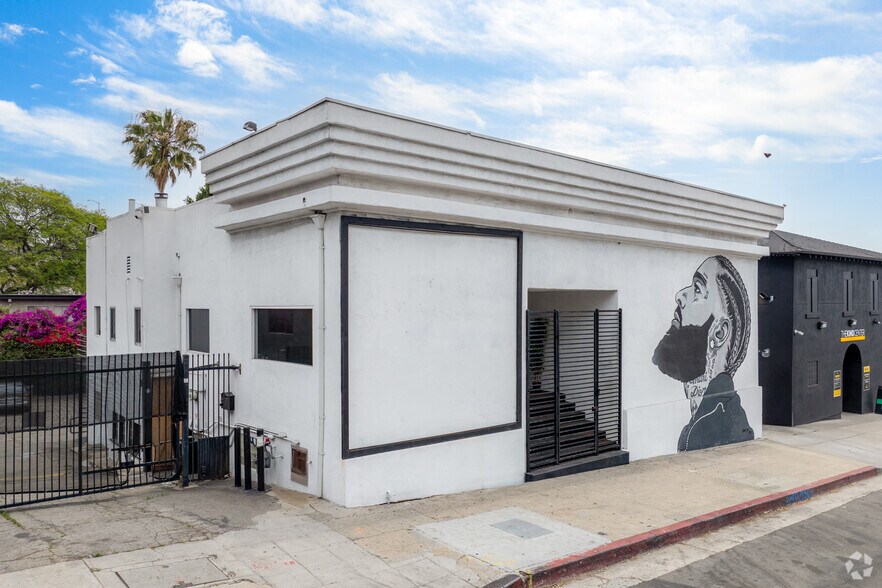 1952 N Cahuenga Blvd, Los Angeles, CA à louer - Photo principale - Image 1 de 19