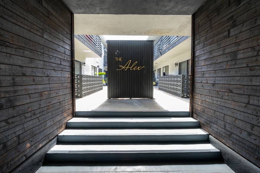 4938 Rosewood Ave, Los Angeles, CA for sale - Building Photo - Image 3 of 15