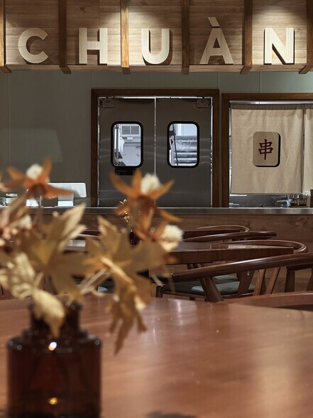 13824 Red Hill Ave, Tustin, CA à louer - Photo du bâtiment - Image 3 de 11