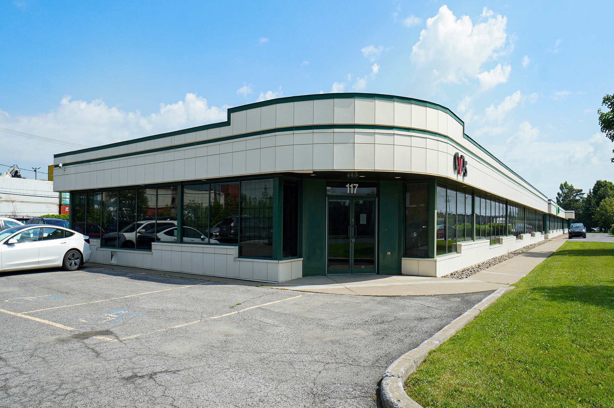 115-117 Boul Brunswick, Pointe-claire, QC for lease Building Photo- Image 1 of 13