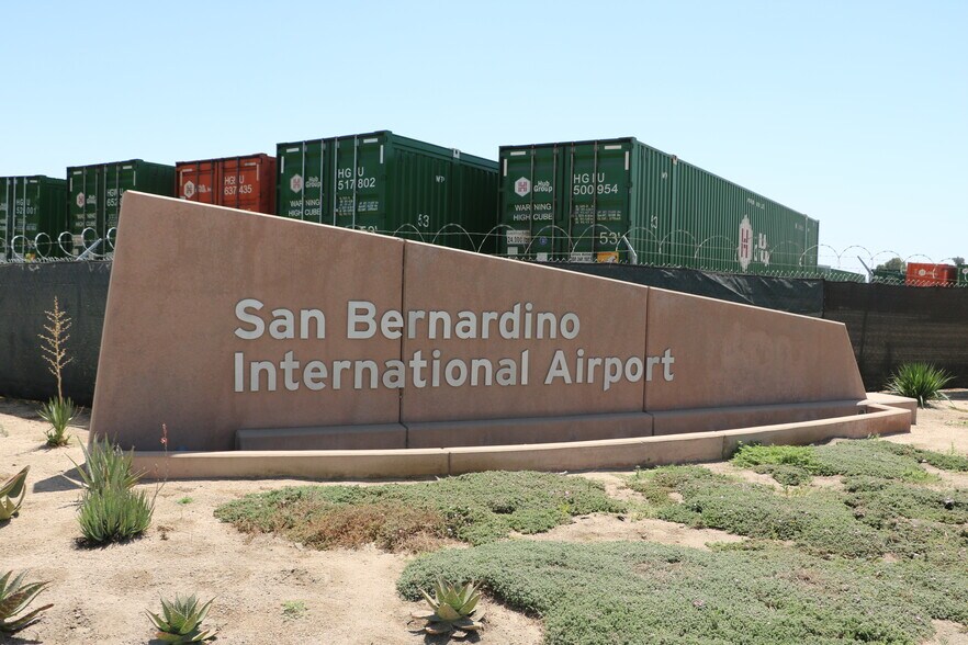 25362 E 3rd St, San Bernardino, CA à vendre - Photo du bâtiment - Image 2 de 34