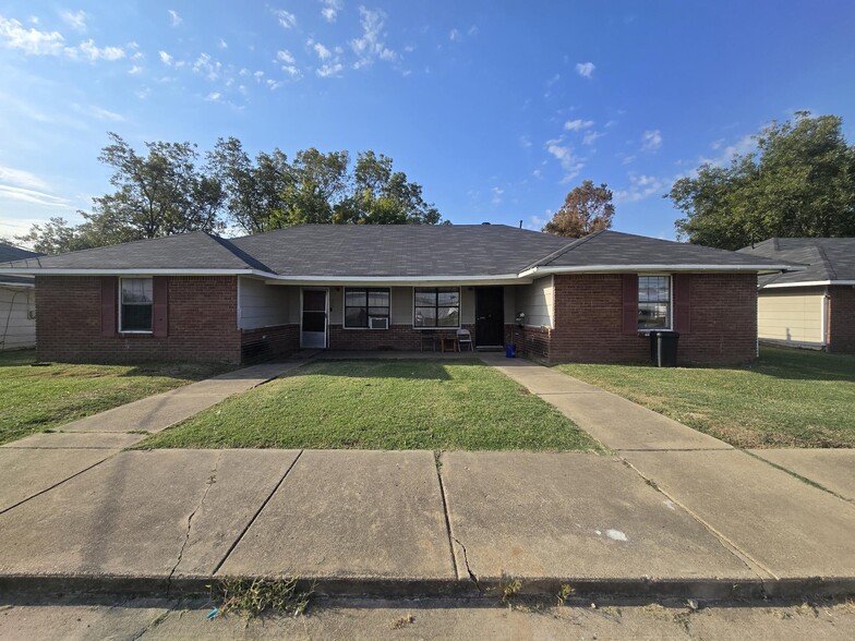 228 Tyler St, Leland, MS for sale - Primary Photo - Image 1 of 10