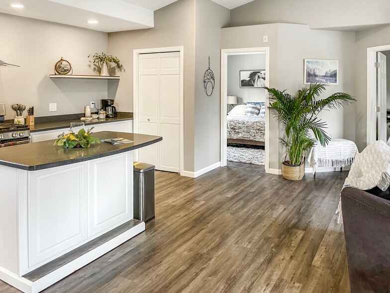 38780 Longmere Way, Soldotna, AK for sale - Interior Photo - Image 2 of 13