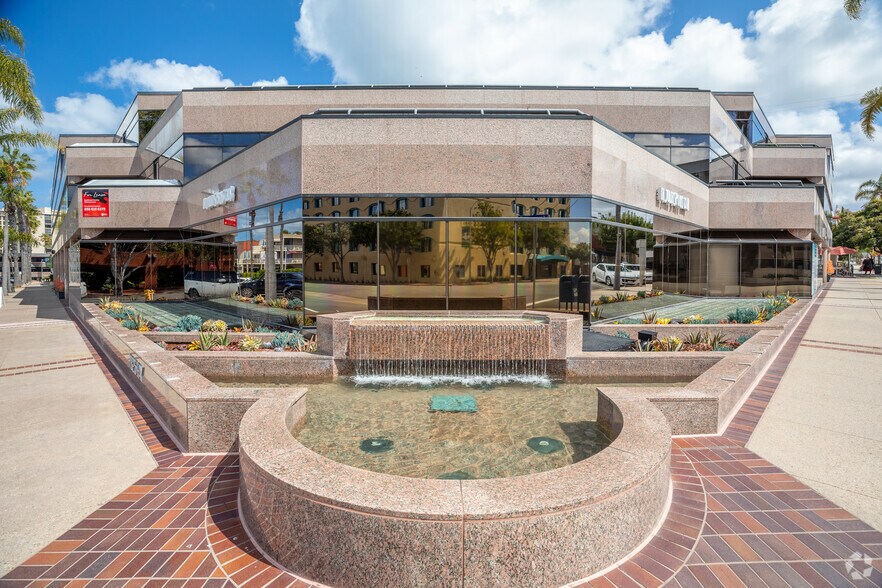 7825 Fay Ave, La Jolla, CA à louer - Photo du bâtiment - Image 2 de 7