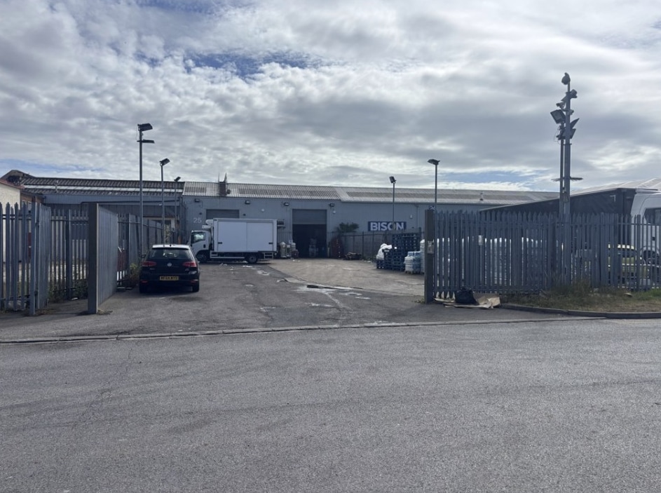 Dencora Way, Luton for lease Building Photo- Image 1 of 2