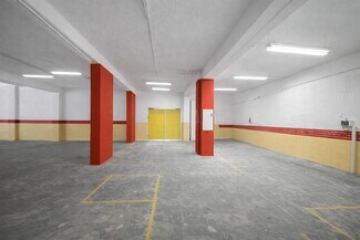 Plus de détails pour Multi-résidentiel à vendre