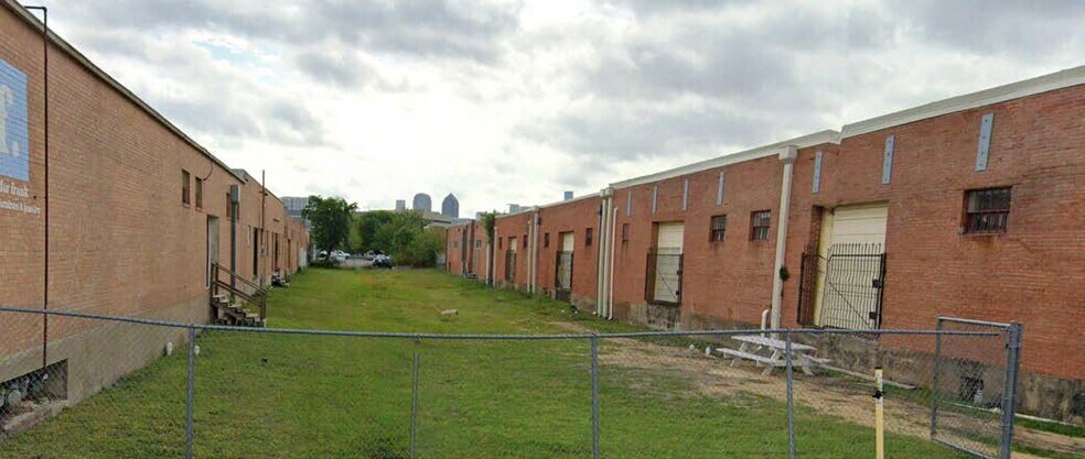 2062 Irving Blvd, Dallas, TX à vendre - Photo du bâtiment - Image 2 de 2