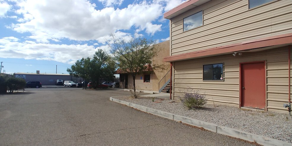 3312 Stanford Dr NE, Albuquerque, NM à louer - Photo du bâtiment - Image 2 de 2