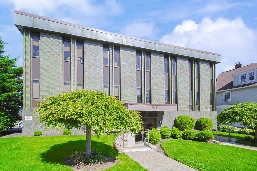 1625 Anderson Ave, Fort Lee, NJ for lease - Primary Photo - Image 1 of 13