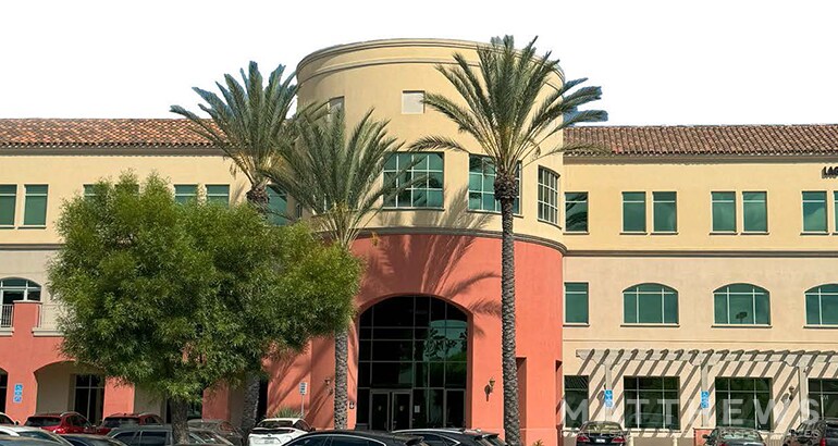 24381 El Toro Rd, Laguna Woods, CA à louer - Photo du bâtiment - Image 2 de 4