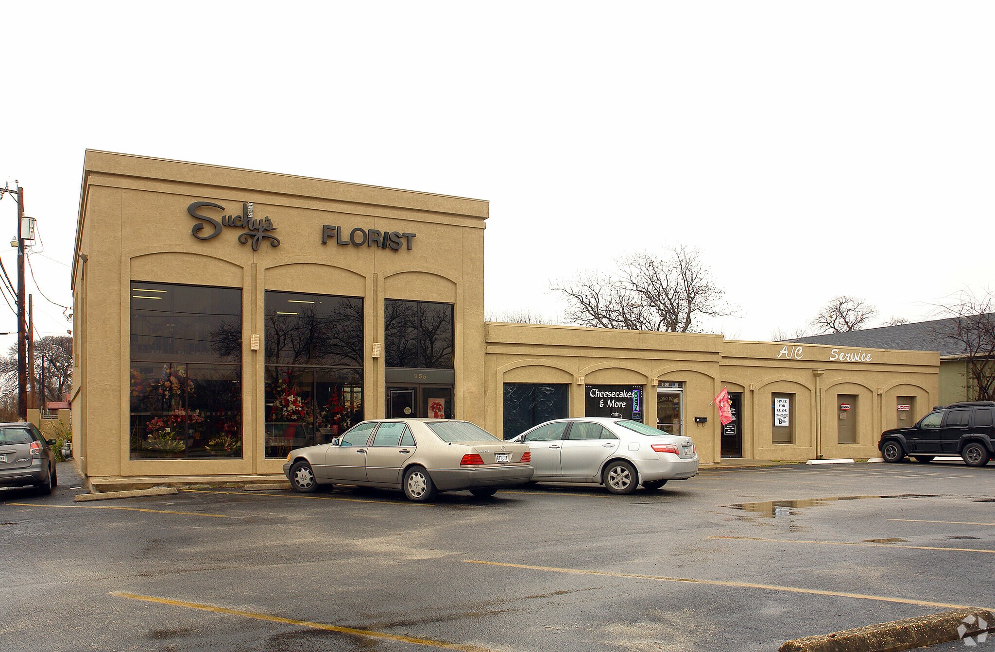 955 Cincinnati, San Antonio, TX for lease Primary Photo- Image 1 of 4