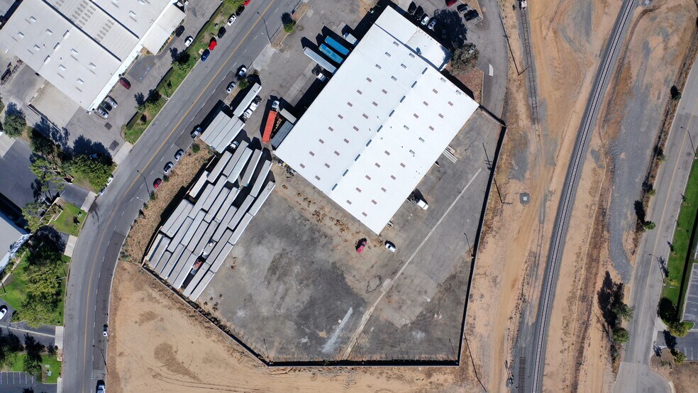 6300 Box Springs Blvd, Riverside, CA à louer - Photo du bâtiment - Image 3 de 3