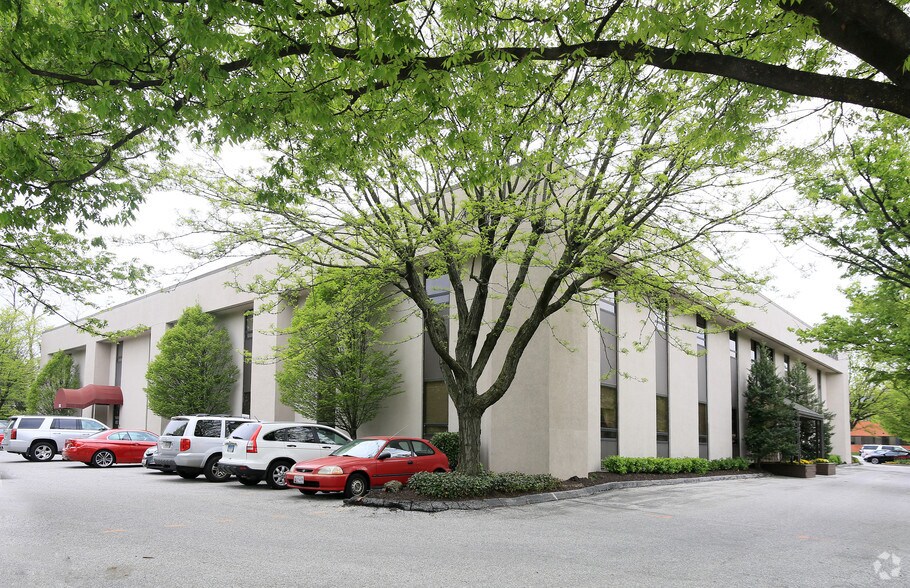 660 Kenilworth Dr, Towson, MD à louer - Photo du bâtiment - Image 2 de 7