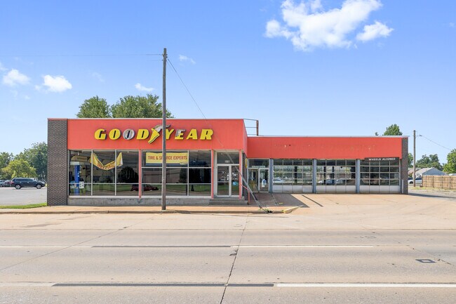 Plus de détails pour 6416 NW 39th Expy, Bethany, OK - Commerce de détail aux enchères