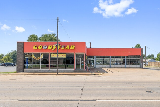 More details for 6416 NW 39th Expy, Bethany, OK - Retail for Auction