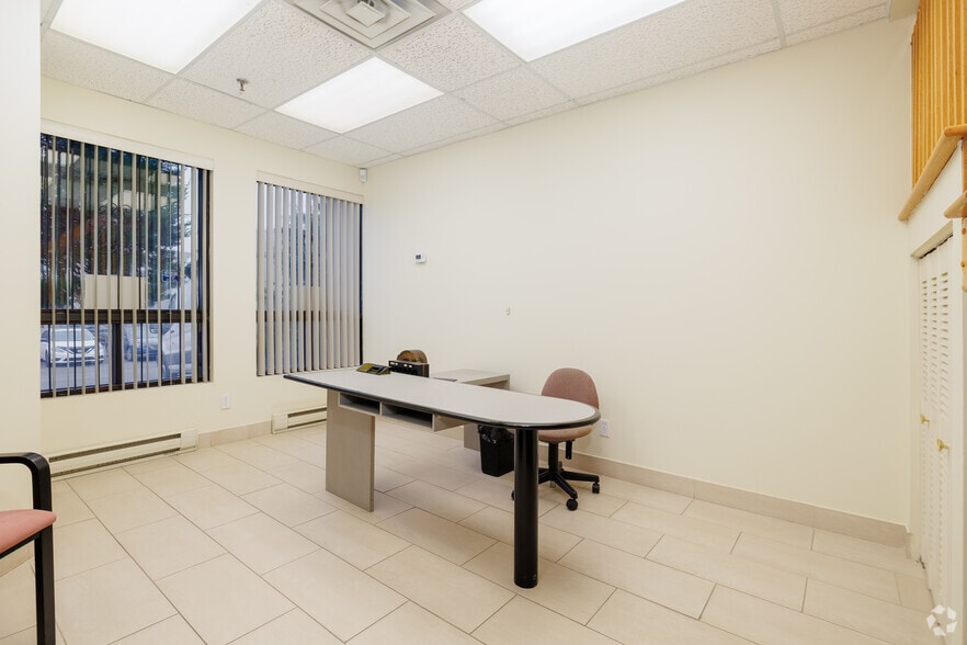 2369-2395 Rue Rue Guénette, Saint-Laurent, QC à vendre - Photo intérieure - Image 2 de 10