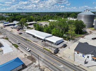 Plus de détails pour 104 N Orange St, Butler, MO - Commerce de détail à louer