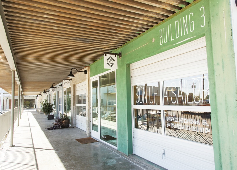 916 Springdale Rd, Austin, TX à louer - Photo du bâtiment - Image 2 de 6