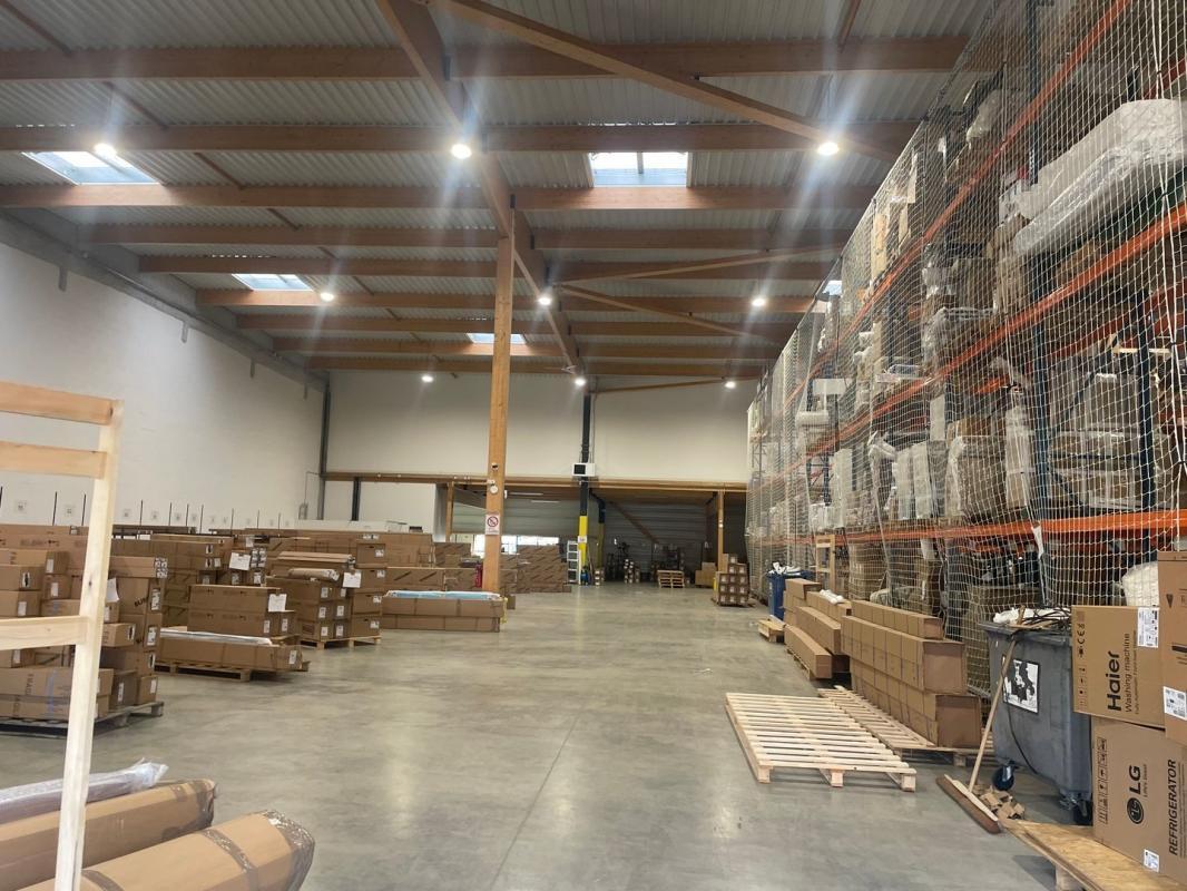 Industrial in Louvres for lease Building Photo- Image 1 of 8