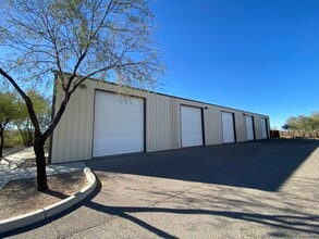 8300 E Valencia Rd, Tucson, AZ à louer Photo intérieure- Image 1 de 23