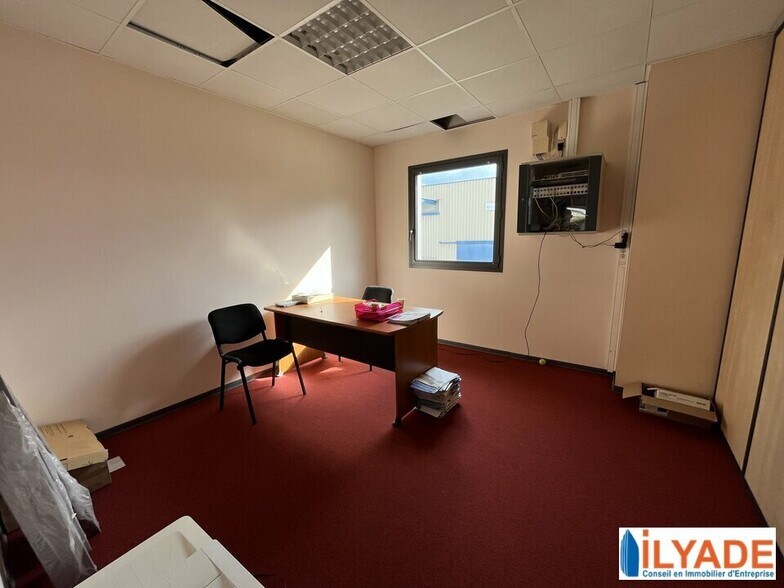 Office in Aubagne for lease - Interior Photo - Image 3 of 4