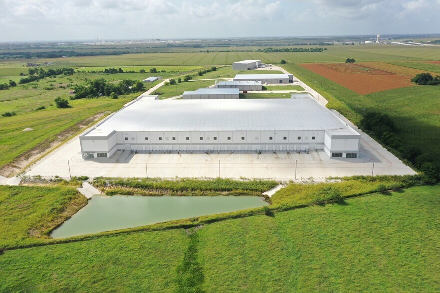 370 BFG 9000 Way, Taylor, TX à louer - Photo du bâtiment - Image 3 de 14