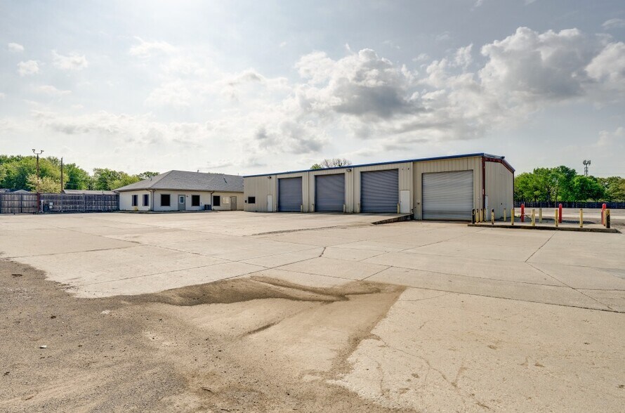 421 Compton Ave, Irving, TX à louer - Photo du bâtiment - Image 1 de 28