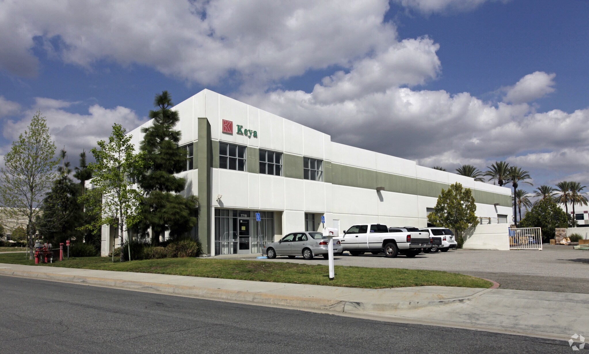 7719 Edison Ave, Fontana, CA for lease Primary Photo- Image 1 of 4