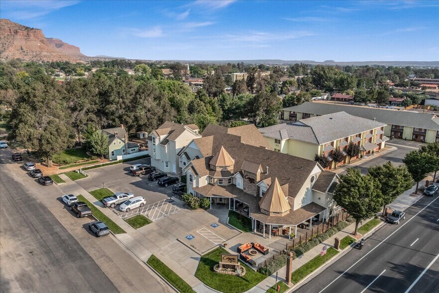 236 US 89, Kanab, UT à vendre - Photo du bâtiment - Image 2 de 41