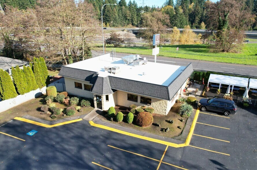 4909 NE Hazel Dell Ave, Vancouver, WA à vendre - Photo du bâtiment - Image 2 de 9