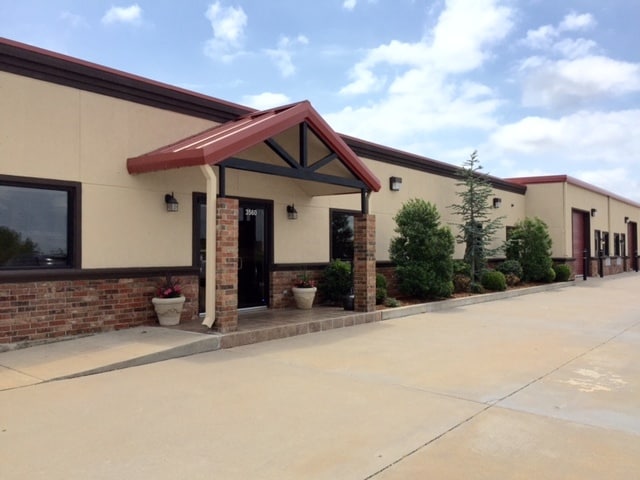 3560-3564 Macdonnell Dr, Norman, OK for sale - Building Photo - Image 2 of 9