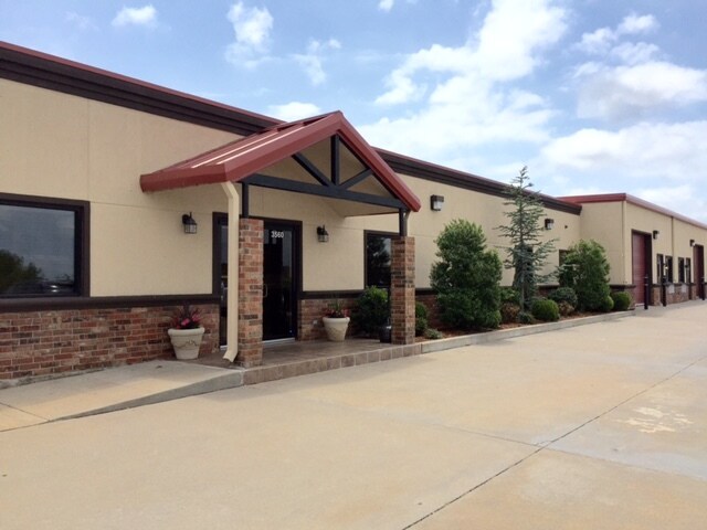 3560-3564 Macdonnell Dr, Norman, OK à vendre - Photo du bâtiment - Image 2 de 9
