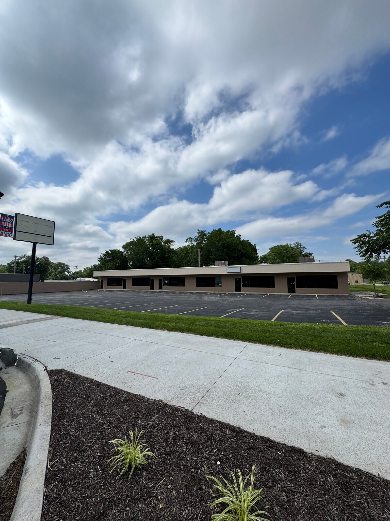 508-514 Main St, Grandview, MO for lease Building Photo- Image 1 of 11