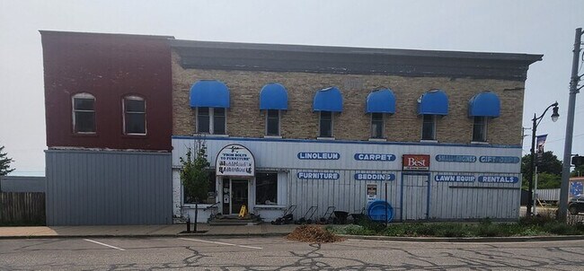 More details for 104 S Main St, Evart, MI - Retail for Sale