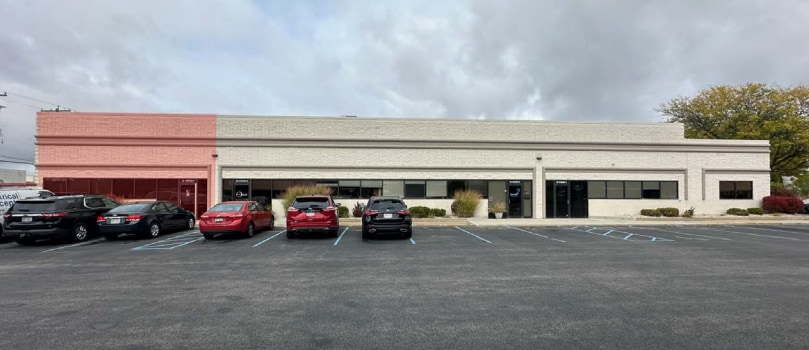 N8W22520 Johnson Dr, Waukesha, WI for sale - Primary Photo - Image 1 of 13