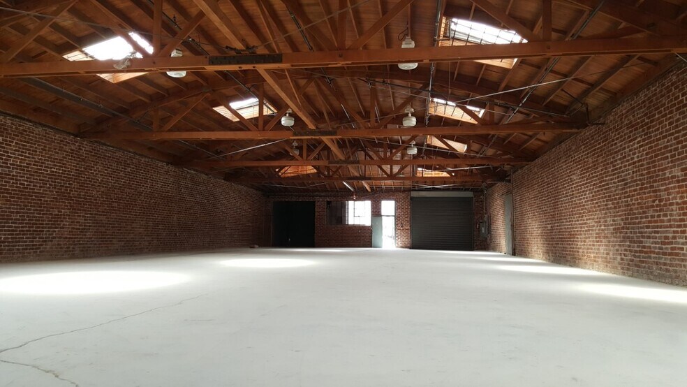 746 E 17th St, Los Angeles, CA à louer - Photo du bâtiment - Image 2 de 8