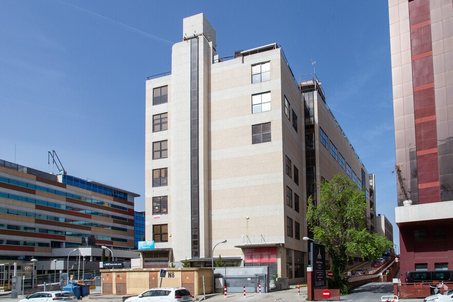 Calle María Tubau, 8, Madrid, Madrid for lease - Building Photo - Image 3 of 3