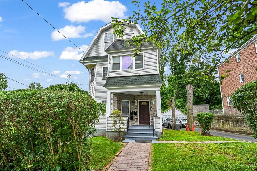 134 Haven Ave, Mount Vernon, NY for sale - Primary Photo - Image 1 of 32