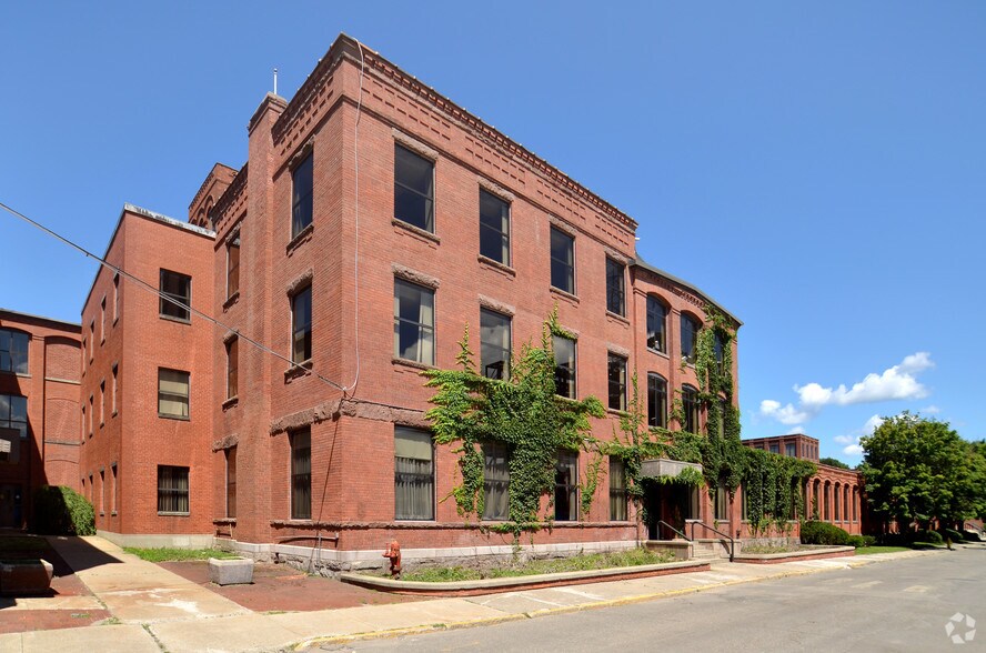 59 Field St, Torrington, CT à louer - Photo du bâtiment - Image 2 de 6